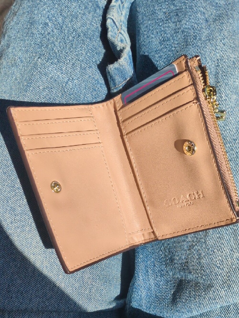 Coach Signature Compact Wallet in Dusty Pink - Picture 3 of 4